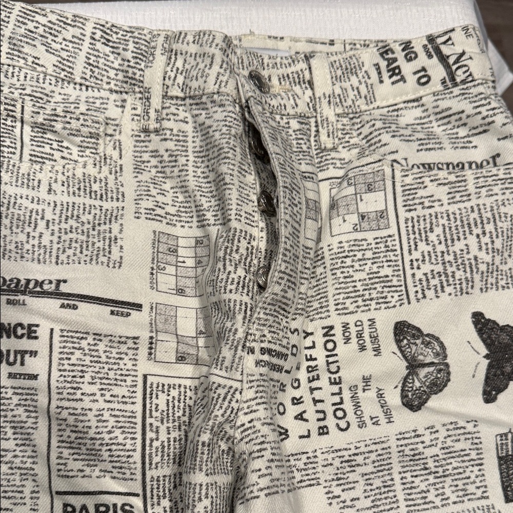 Zara White and Black Newspaper Print Cropped Pants